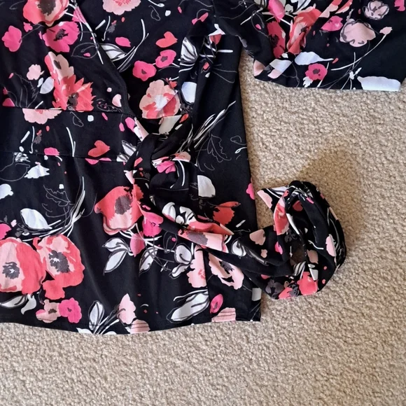 LARGE MIX IT FLORAL TOP - Picture 4 of 7